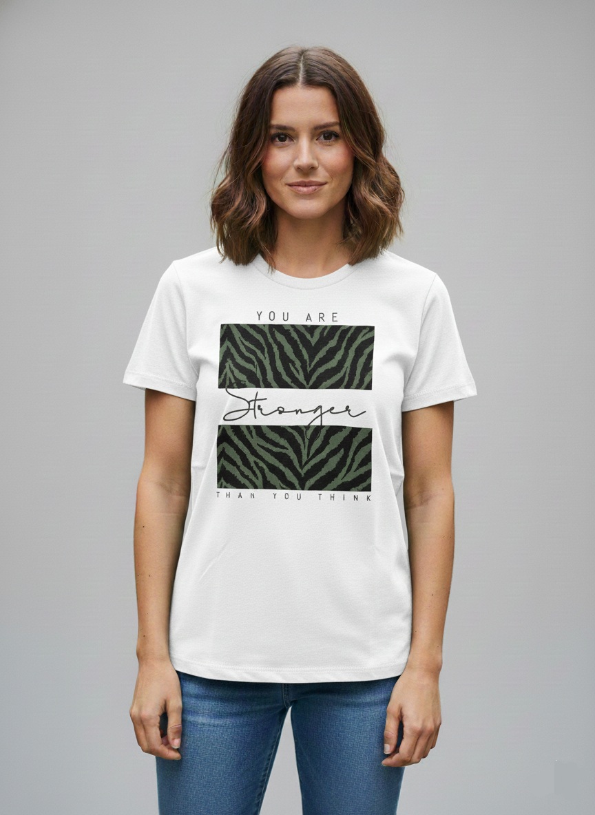 تیشرت سفید طرحدار